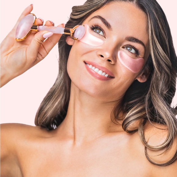 NWT Knesko Skin
Rose Quartz Antioxidant Kit - Picture 3 of 6